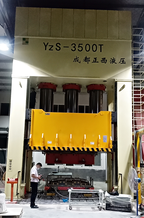 山東青島液壓機客戶定制的3500噸框架液壓機，成功安裝交付使用，你想知道交貨期多久嗎？